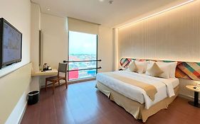 Hotel 88 Embong Malang Tunjungan Surabaya By Wh - Breakfast With The Best View On The Highest Floor And Strategic Location In The City Center